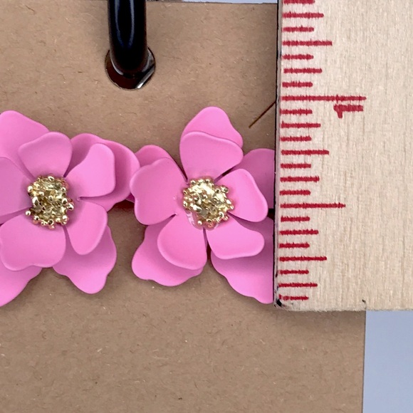 Elegant Flower Stud Earring French-Inspired - Picture 2 of 2